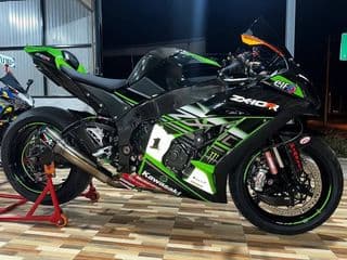 KAWASAKI NINJA ZX10R - image blurred placeholder
