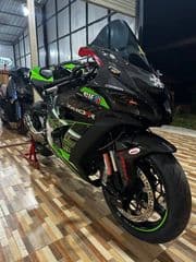 KAWASAKI NINJA ZX10R - image blurred placeholder