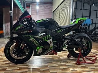 KAWASAKI NINJA ZX10R - image blurred placeholder
