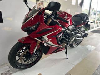 ฮอนด้า CBR650R - image blurred placeholder