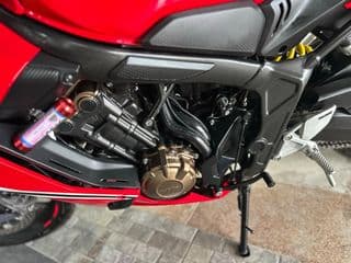 ฮอนด้า CBR650R - image blurred placeholder