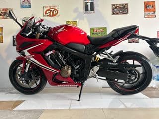ฮอนด้า CBR650R - image blurred placeholder