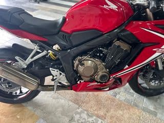 ฮอนด้า CBR650R - image blurred placeholder