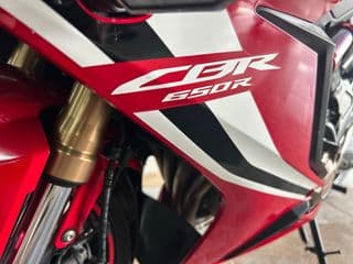ฮอนด้า CBR650R - image blurred placeholder