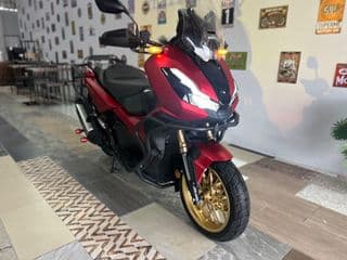 Honda ADV 350 - image blurred placeholder