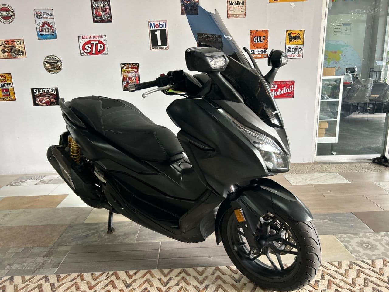 Honda Forza 300