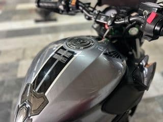 Honda CB650F - image blurred placeholder