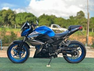 2018 Kawasaki Z300 - image blurred placeholder