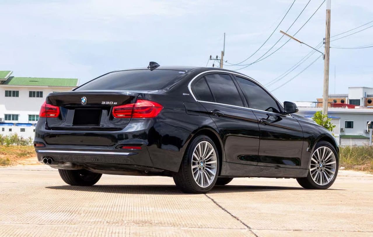 2017 BMW 330E, 76,798km