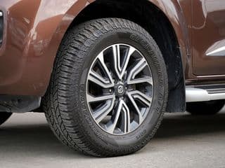 2018 Nissan Terra 4WD - image blurred placeholder