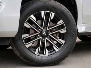 2021 Mitsubishi Pajero Sport GT 2WD - image blurred placeholder