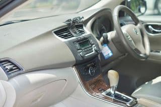 Nissan Sylphy 1.6V Auto - image blurred placeholder