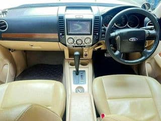 Ford Everest 3.0 LTD 4WD - image blurred placeholder