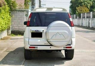 Ford Everest 3.0 LTD 4WD - image blurred placeholder