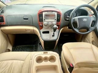 Hyundai H1 Deluxe - image blurred placeholder