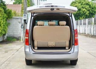 Hyundai H1 Deluxe - image blurred placeholder