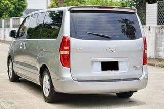 Hyundai H1 Deluxe - image blurred placeholder