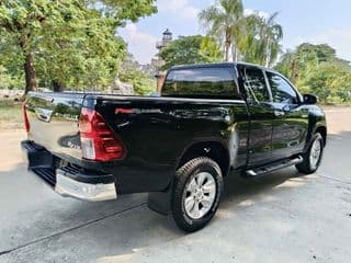 2016 Toyota Hilux Revo - image blurred placeholder