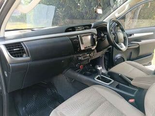 2016 Toyota Hilux Revo - image blurred placeholder