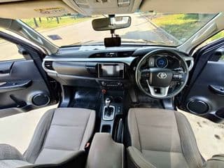 2016 Toyota Hilux Revo - image blurred placeholder