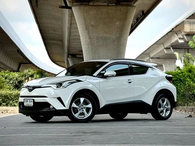 Toyota C-HR 1.8 Hybrid High AT. ปี 2018 จด 19