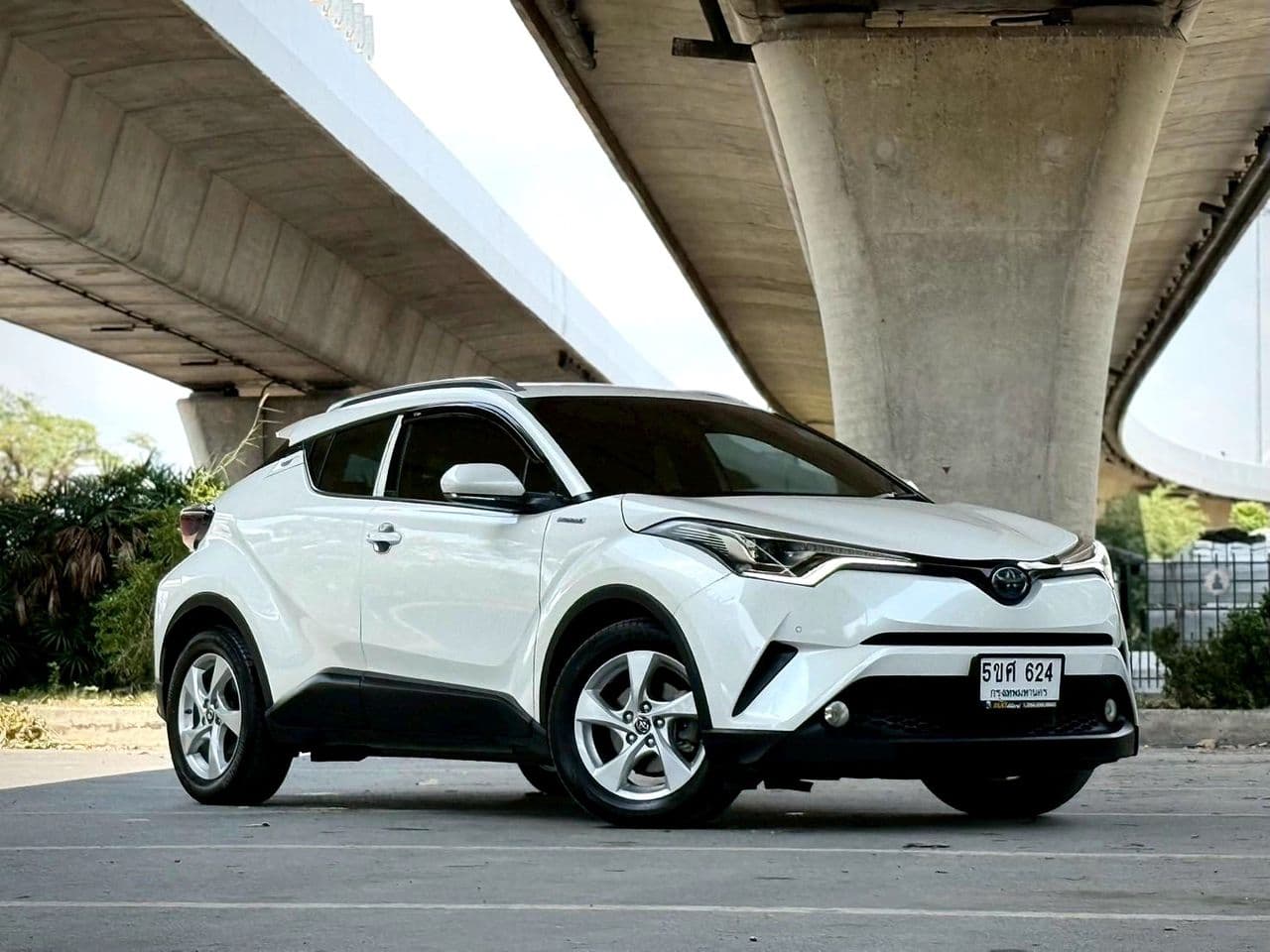 Toyota C-HR 1.8 Hybrid High AT. 2018 Registered 2019