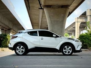 Toyota C-HR 1.8 Hybrid High AT. 2018 Registered 2019 - image blurred placeholder