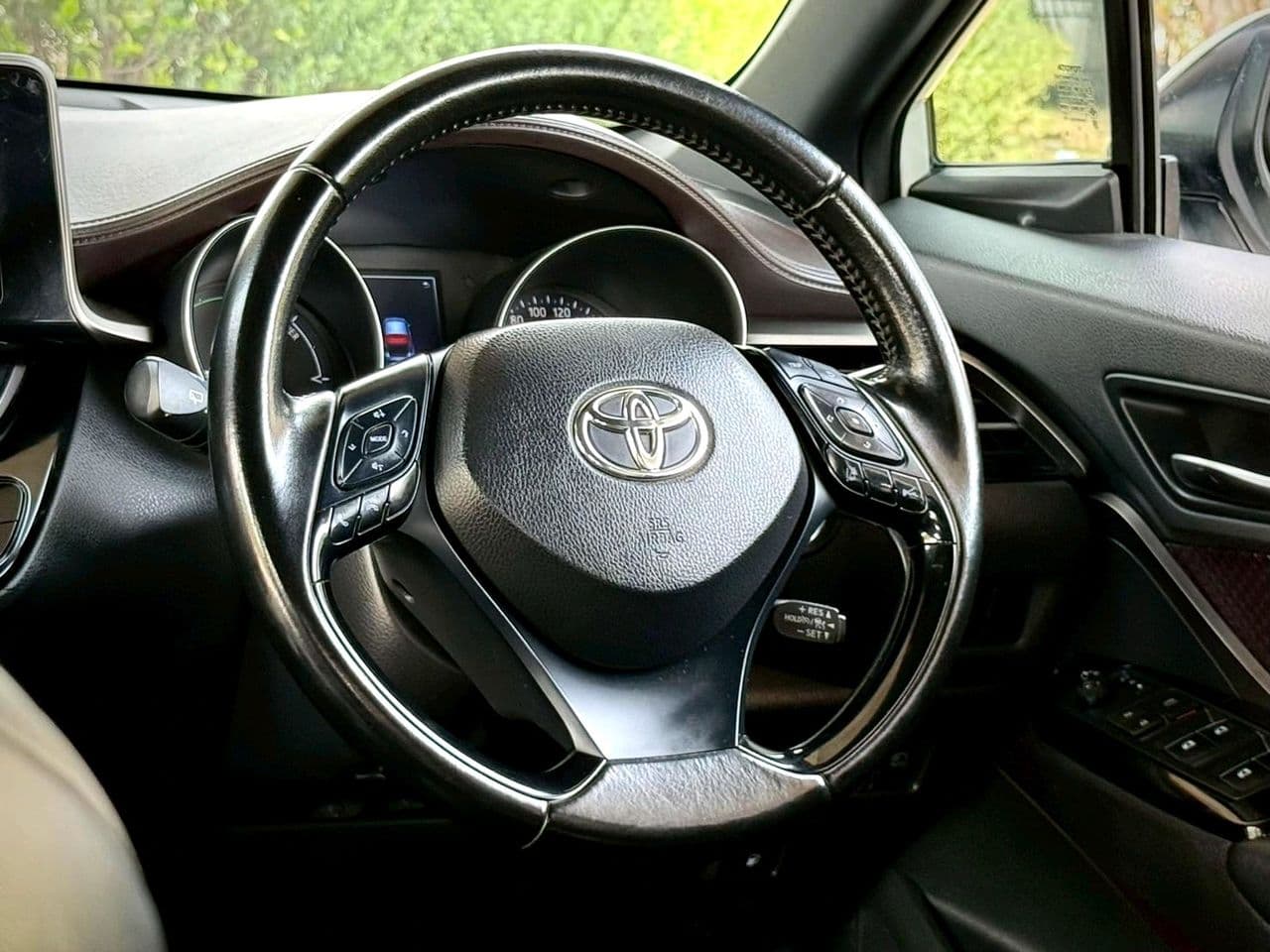 Toyota C-HR 1.8 Hybrid High AT. 2018 Registered 2019