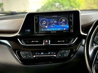 Toyota C-HR 1.8 Hybrid High AT. 2018 Registered 2019 - image blurred placeholder