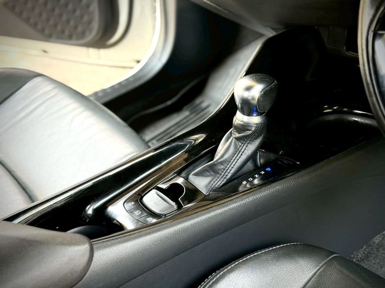 Toyota C-HR 1.8 Hybrid High AT. 2018 Registered 2019