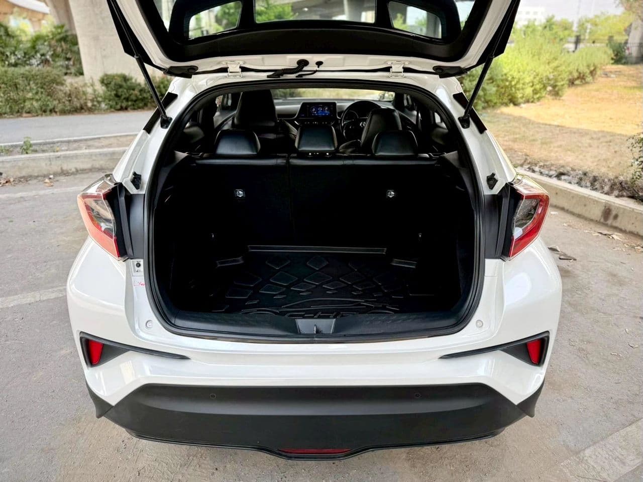Toyota C-HR 1.8 Hybrid High AT. 2018 Registered 2019