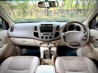 Toyota HILUX VIGO 2.5 E Extra Cab MT. 2006 - image blurred placeholder