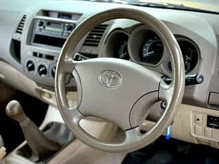 Toyota HILUX VIGO 2.5 E Extra Cab MT. 2006 - image blurred placeholder