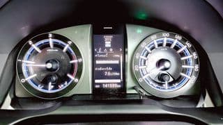 2018 Toyota Innova 2.8V A/T - image blurred placeholder