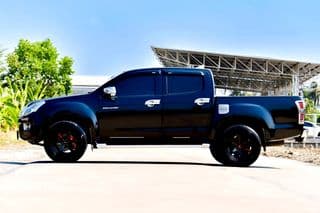 2013 Isuzu D-max hilander 3.0 Ddi VGS Z-Preztise M/T - image blurred placeholder