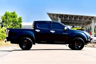 2013 Isuzu D-max hilander 3.0 Ddi VGS Z-Preztise M/T - image blurred placeholder