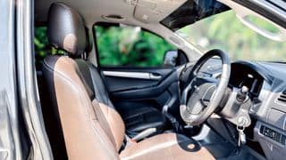 2013 Isuzu D-max hilander 3.0 Ddi VGS Z-Preztise M/T - image blurred placeholder