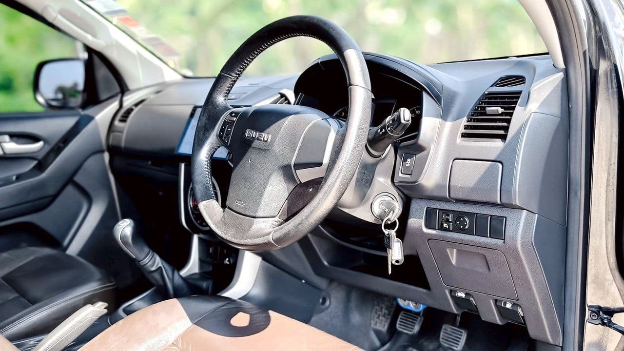 2013 Isuzu D-max hilander 3.0 Ddi VGS Z-Preztise M/T