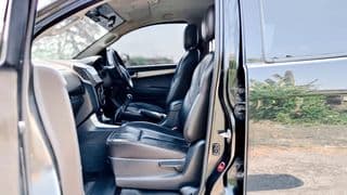 2013 Isuzu D-max hilander 3.0 Ddi VGS Z-Preztise M/T - image blurred placeholder