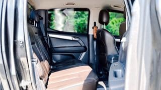 2013 Isuzu D-max hilander 3.0 Ddi VGS Z-Preztise M/T - image blurred placeholder