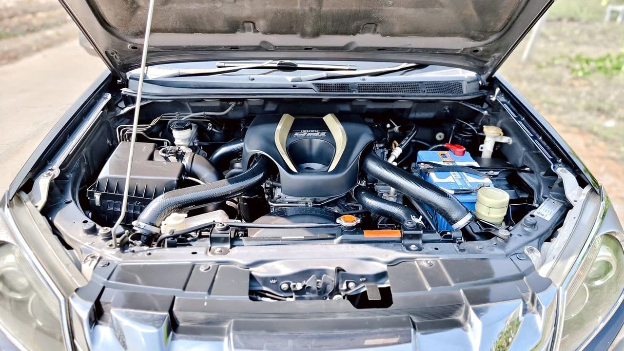 2013 Isuzu D-max hilander 3.0 Ddi VGS Z-Preztise M/T