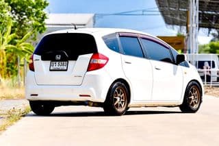 2011 Honda Jazz 1.5 S i-VTEC แฮทช์แบ็ก A/T - image blurred placeholder