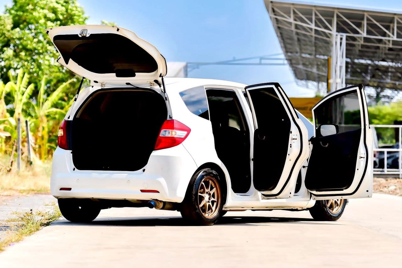 2011 Honda Jazz 1.5 S i-VTEC แฮทช์แบ็ก A/T