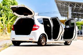 2011 Honda Jazz 1.5 S i-VTEC แฮทช์แบ็ก A/T - image blurred placeholder