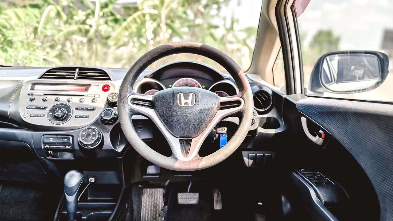 2011 Honda Jazz 1.5 S i-VTEC แฮทช์แบ็ก A/T