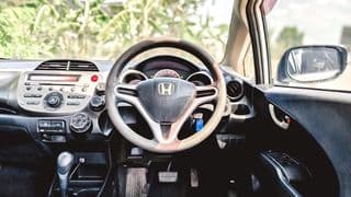 2011 Honda Jazz 1.5 S i-VTEC แฮทช์แบ็ก A/T - image blurred placeholder