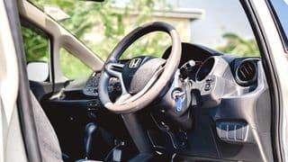 2011 Honda Jazz 1.5 S i-VTEC แฮทช์แบ็ก A/T - image blurred placeholder