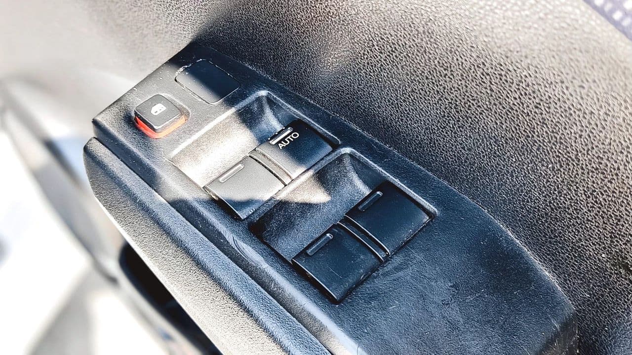 2011 Honda Jazz 1.5 S i-VTEC แฮทช์แบ็ก A/T