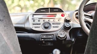 2011 Honda Jazz 1.5 S i-VTEC แฮทช์แบ็ก A/T - image blurred placeholder