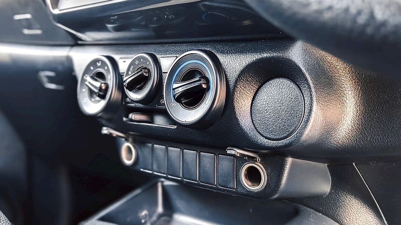 2021 TOYOTA Hilux Revo Smart Cab 2.4 6M/T